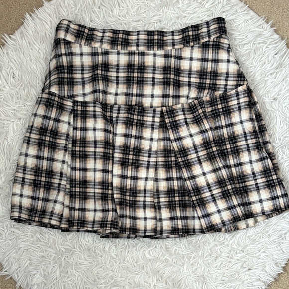 Dizzy Lizzy Dresses & Skirts - Dizzy Lizzy Chic Plaid Mini School Girl Pleated Skirt